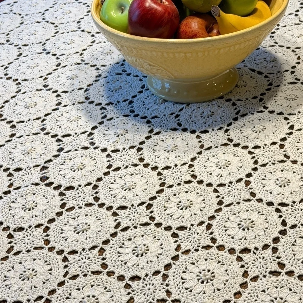 RECTANGLE~ANTIQUE WHITE~HAND CROCHETED TABLECLOTH~GOOD~VINTAGE CONDITION~MBRNS